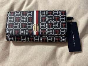 TOMMY HILFIGER TRIFOLD LONG WALLET IN BLACK
